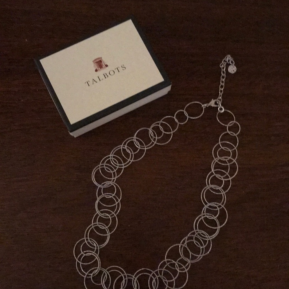 1 Silver tone necklace.